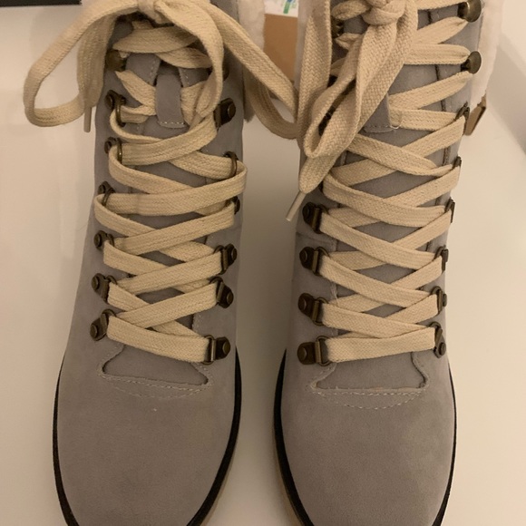 Cute booties fall/winter/spring - Picture 3 of 5